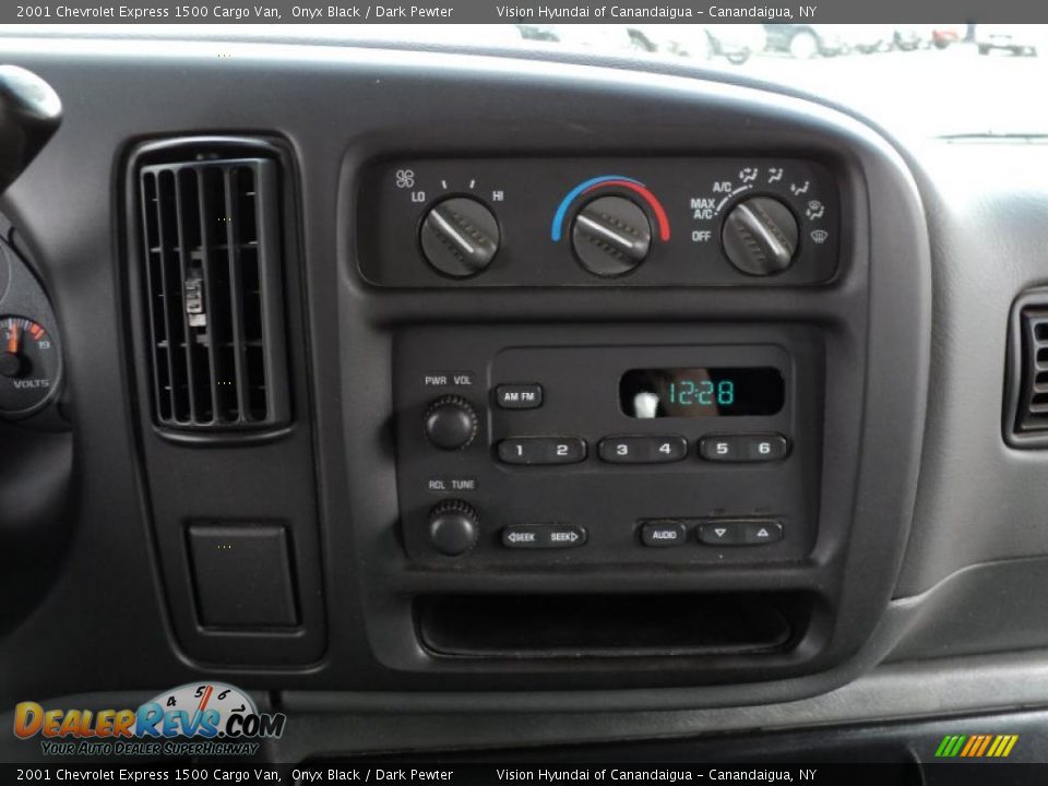 Controls of 2001 Chevrolet Express 1500 Cargo Van Photo 34