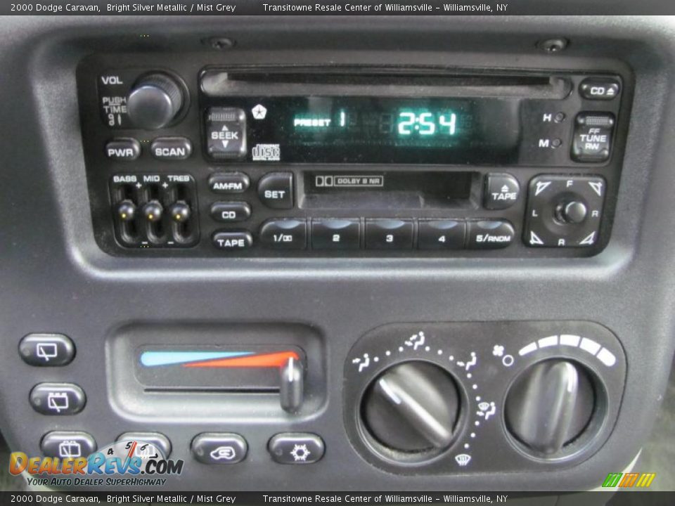 Controls of 2000 Dodge Caravan  Photo #5