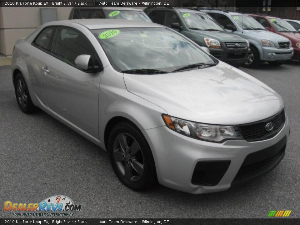 Front 3/4 View of 2010 Kia Forte Koup EX Photo #4