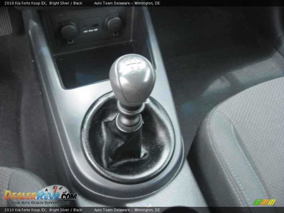 2010 Kia Forte Koup EX Shifter Photo #13
