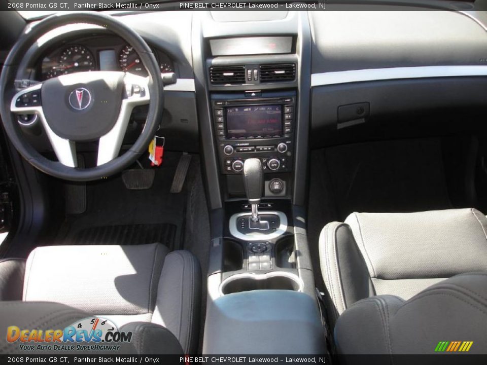 Dashboard of 2008 Pontiac G8 GT Photo #12