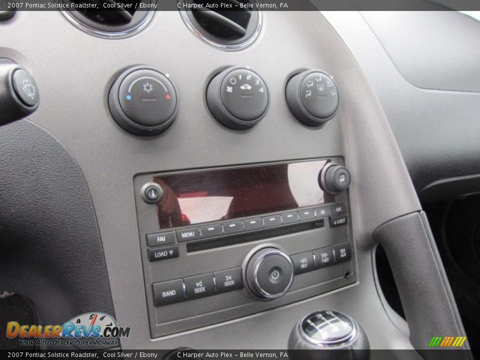 Controls of 2007 Pontiac Solstice Roadster Photo #21