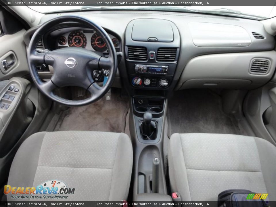 Dashboard of 2002 Nissan Sentra SE-R Photo #27
