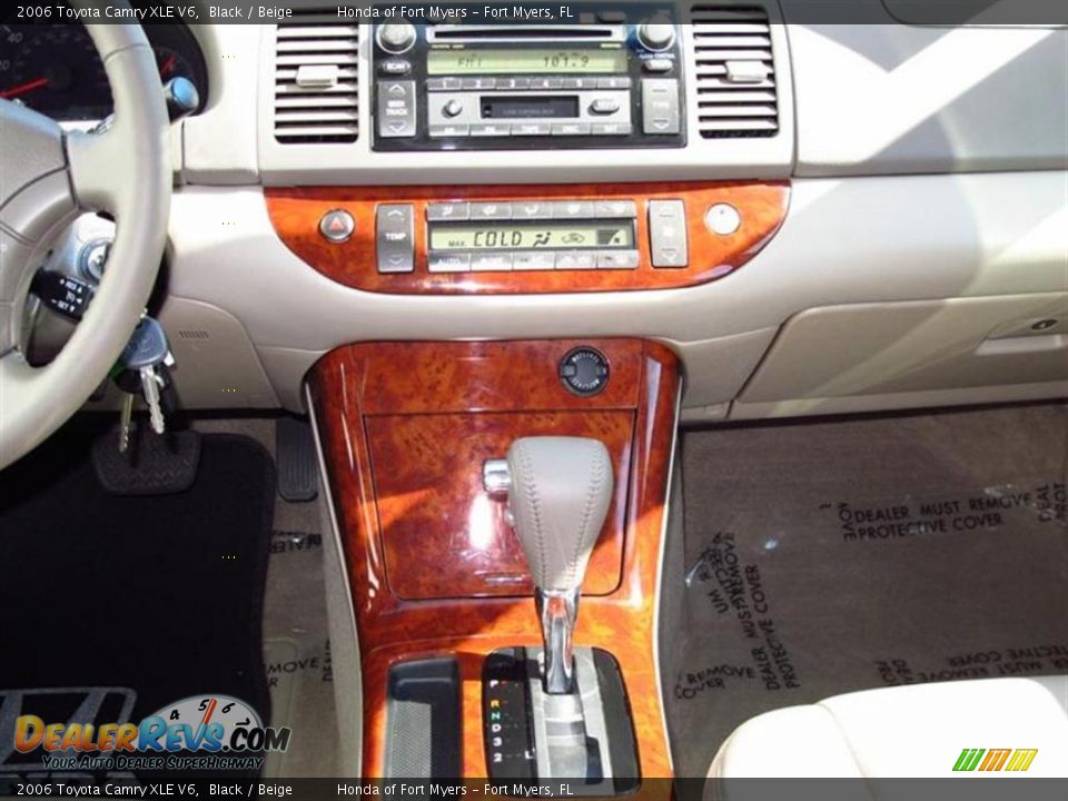 2006 Toyota Camry XLE V6 Black / Beige Photo #12