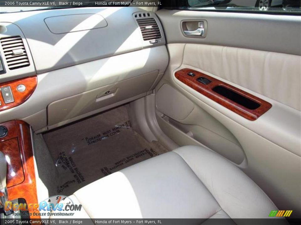 2006 Toyota Camry XLE V6 Black / Beige Photo #13