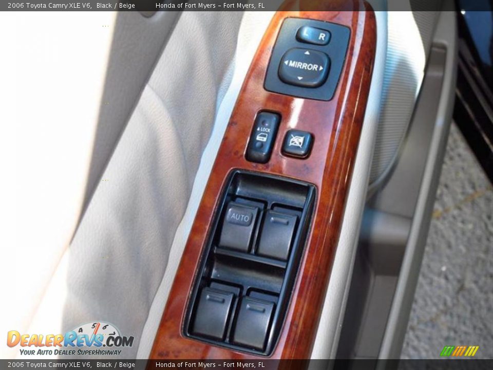 2006 Toyota Camry XLE V6 Black / Beige Photo #15