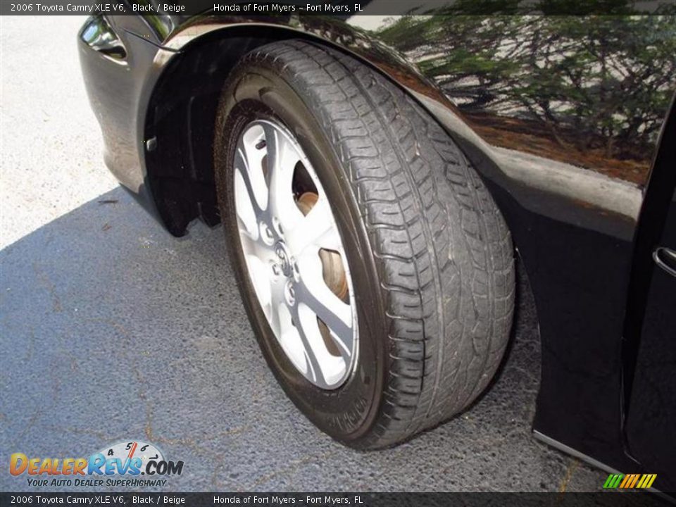 2006 Toyota Camry XLE V6 Black / Beige Photo #18