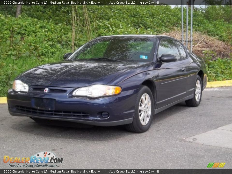 Front 3/4 View of 2000 Chevrolet Monte Carlo LS Photo #1