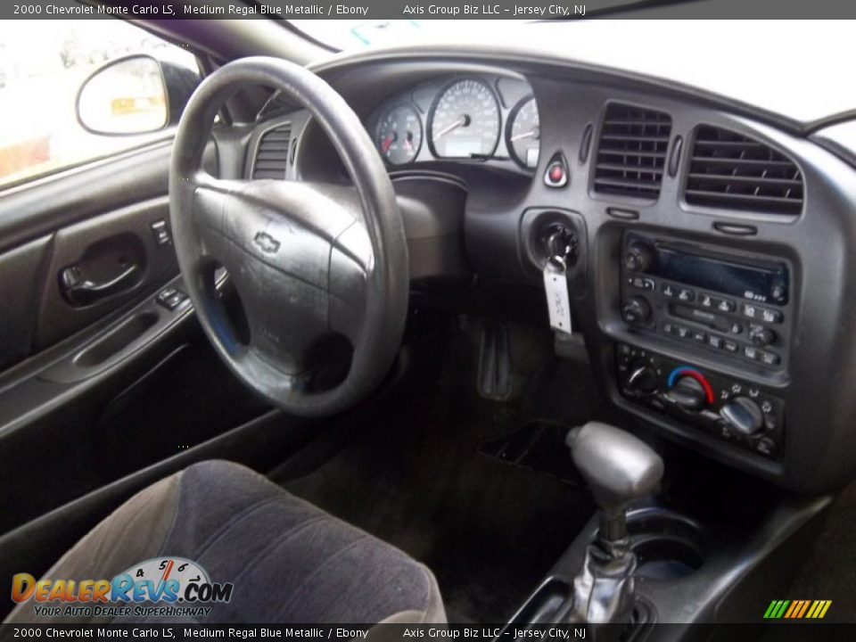 Dashboard of 2000 Chevrolet Monte Carlo LS Photo #16