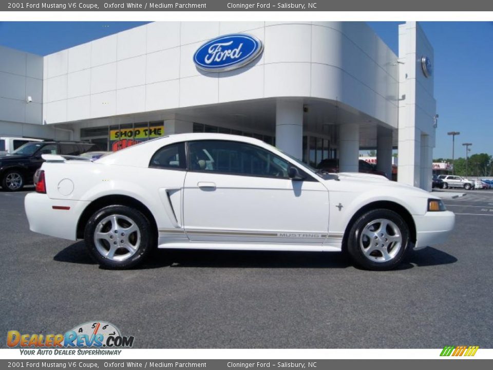 Oxford White 2001 Ford Mustang V6 Coupe Photo #2
