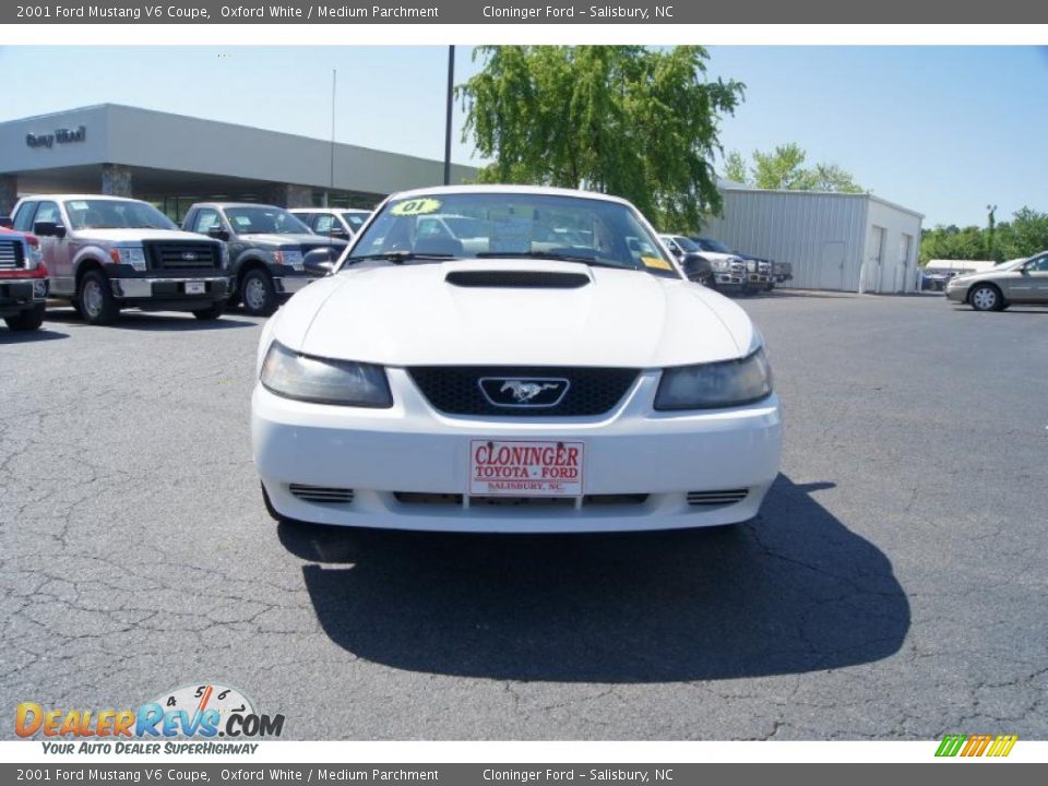 2001 Ford Mustang V6 Coupe Oxford White / Medium Parchment Photo #7