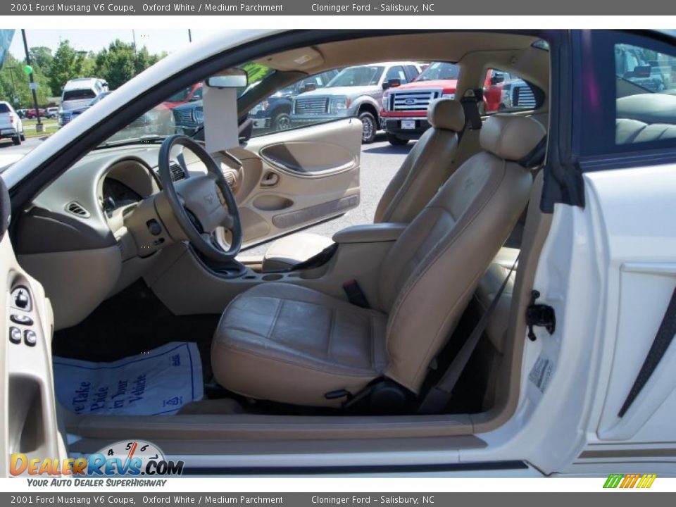 Medium Parchment Interior - 2001 Ford Mustang V6 Coupe Photo #8