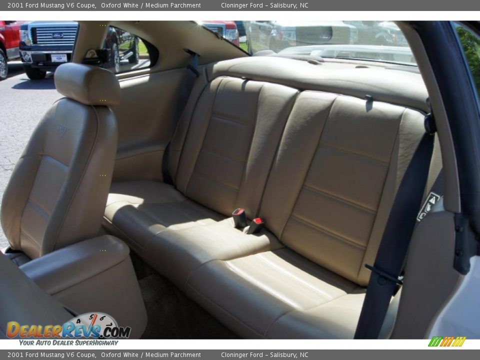Medium Parchment Interior - 2001 Ford Mustang V6 Coupe Photo #9