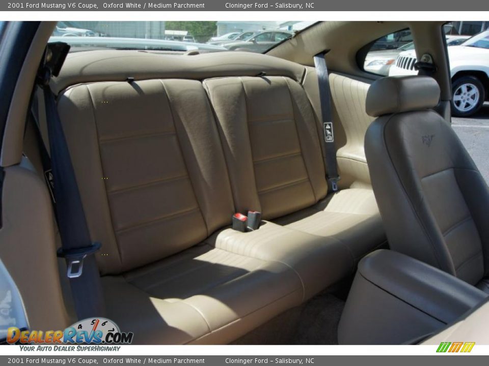 Medium Parchment Interior - 2001 Ford Mustang V6 Coupe Photo #11
