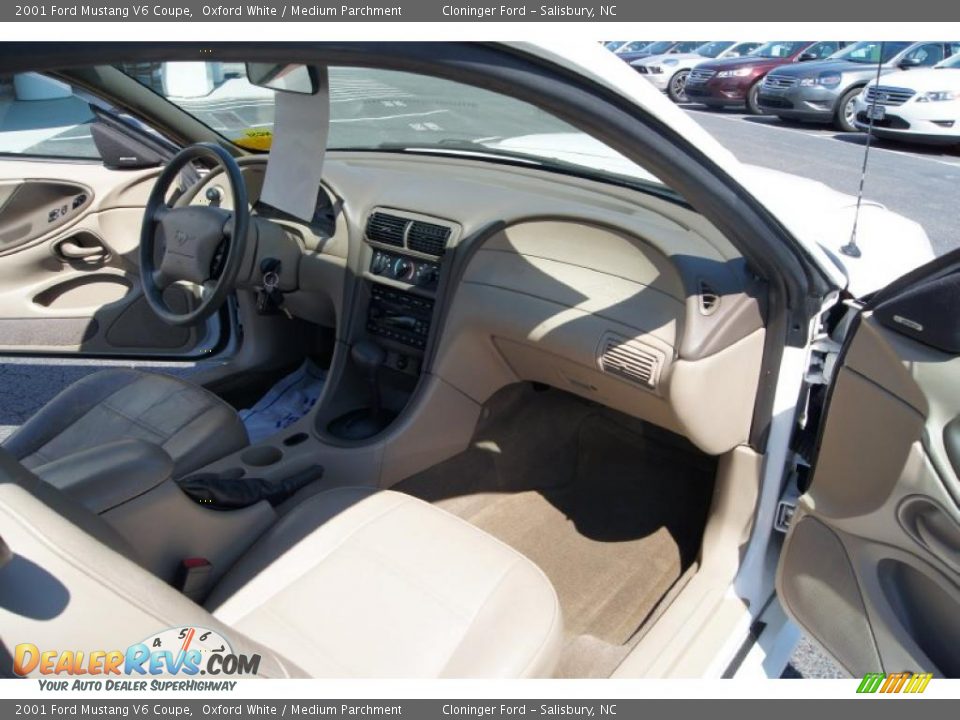 2001 Ford Mustang V6 Coupe Oxford White / Medium Parchment Photo #13