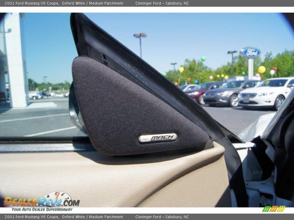 2001 Ford Mustang V6 Coupe Oxford White / Medium Parchment Photo #19