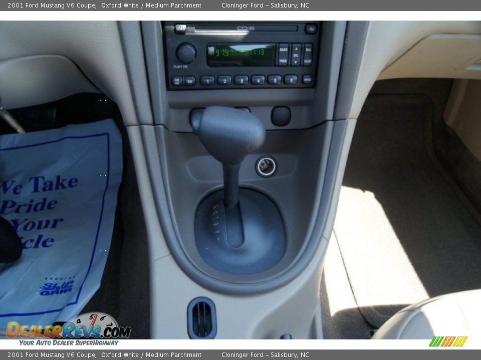2001 Ford Mustang V6 Coupe Shifter Photo #27