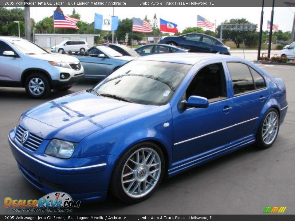 Front 3/4 View of 2005 Volkswagen Jetta GLI Sedan Photo #5