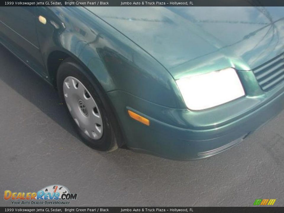 1999 Volkswagen Jetta GL Sedan Bright Green Pearl / Black Photo #2