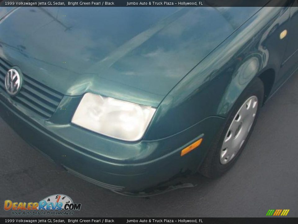 1999 Volkswagen Jetta GL Sedan Bright Green Pearl / Black Photo #4
