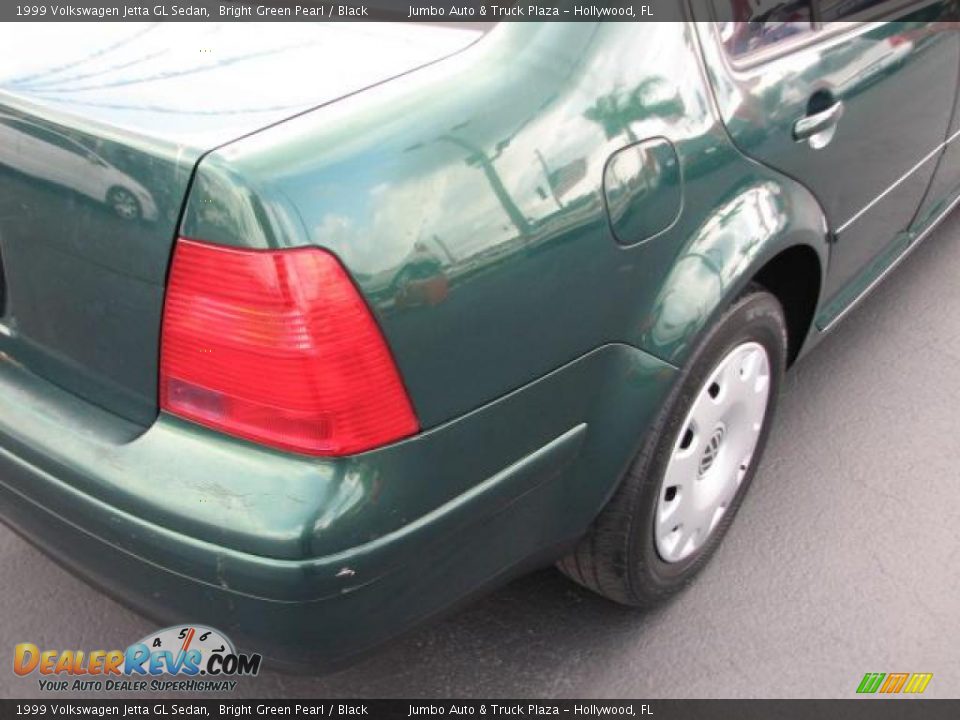 1999 Volkswagen Jetta GL Sedan Bright Green Pearl / Black Photo #10