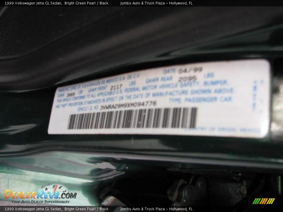 1999 Volkswagen Jetta GL Sedan Bright Green Pearl / Black Photo #21