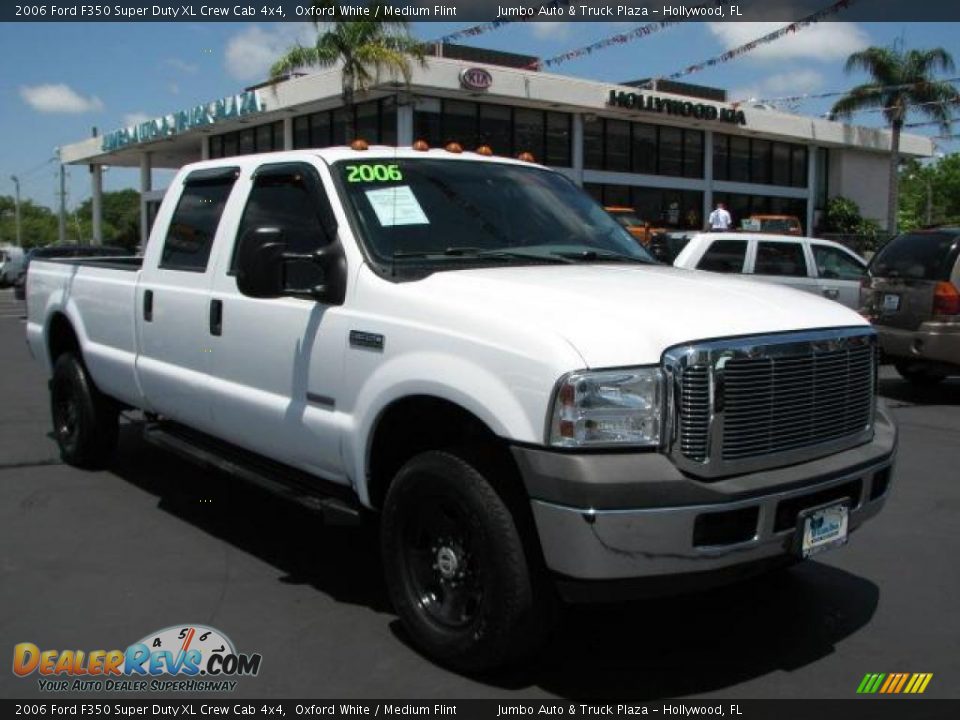 2006 Ford F350 Super Duty XL Crew Cab 4x4 Oxford White / Medium Flint Photo #1