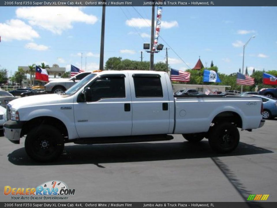 2006 Ford F350 Super Duty XL Crew Cab 4x4 Oxford White / Medium Flint Photo #6