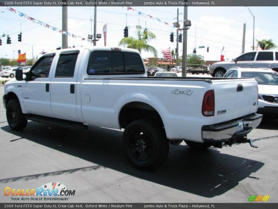 2006 Ford F350 Super Duty XL Crew Cab 4x4 Oxford White / Medium Flint Photo #7