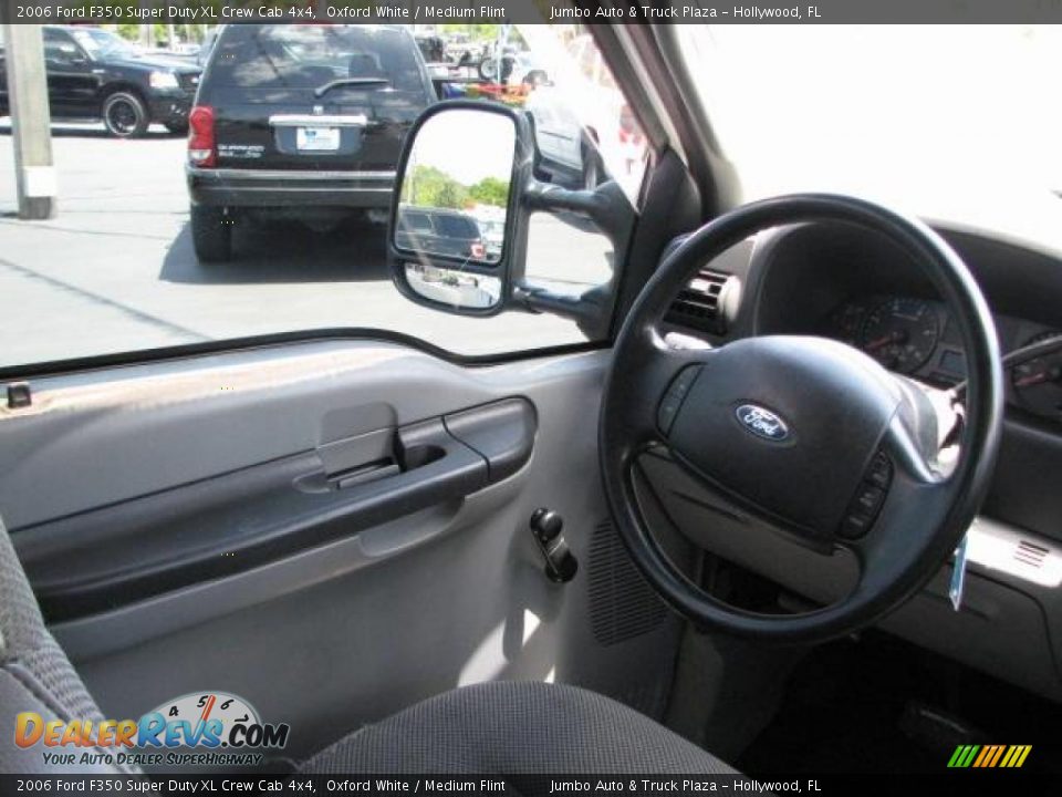 2006 Ford F350 Super Duty XL Crew Cab 4x4 Oxford White / Medium Flint Photo #19