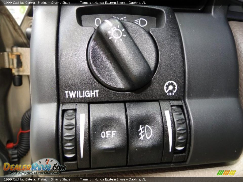 Controls of 1999 Cadillac Catera  Photo #17
