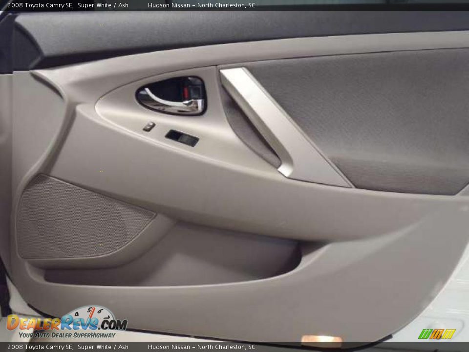 2008 Toyota Camry SE Super White / Ash Photo #9