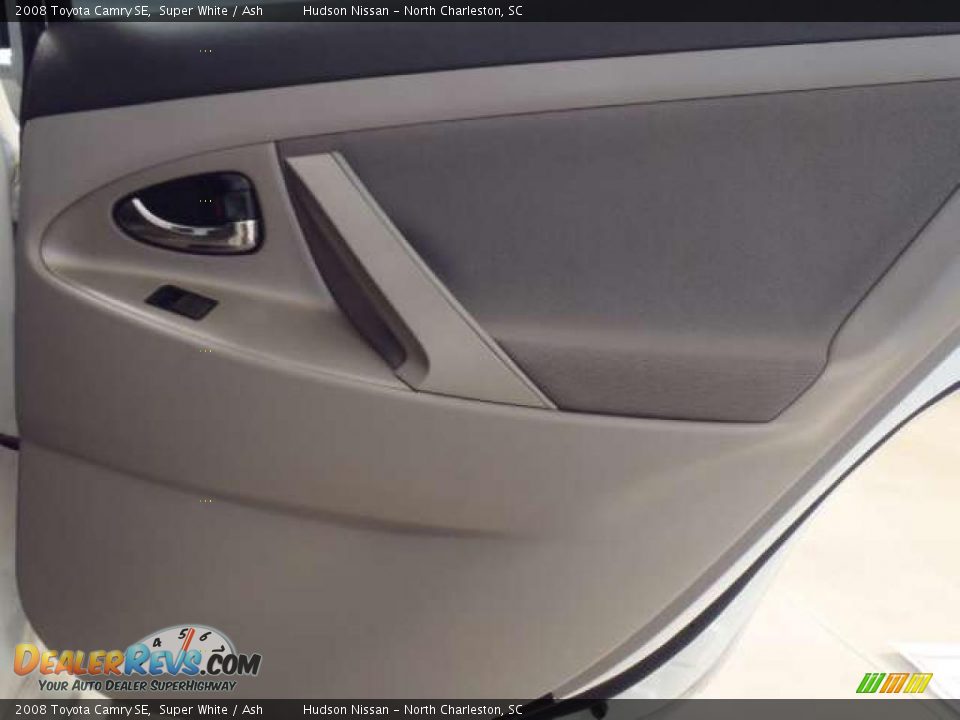 2008 Toyota Camry SE Super White / Ash Photo #10