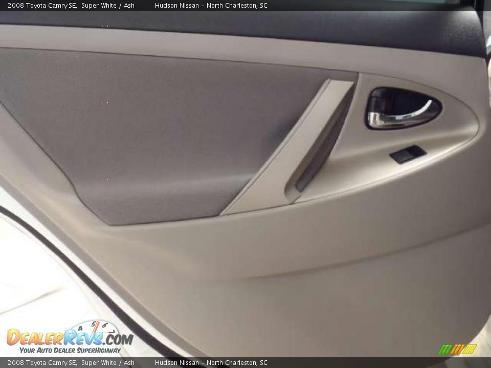 2008 Toyota Camry SE Super White / Ash Photo #22