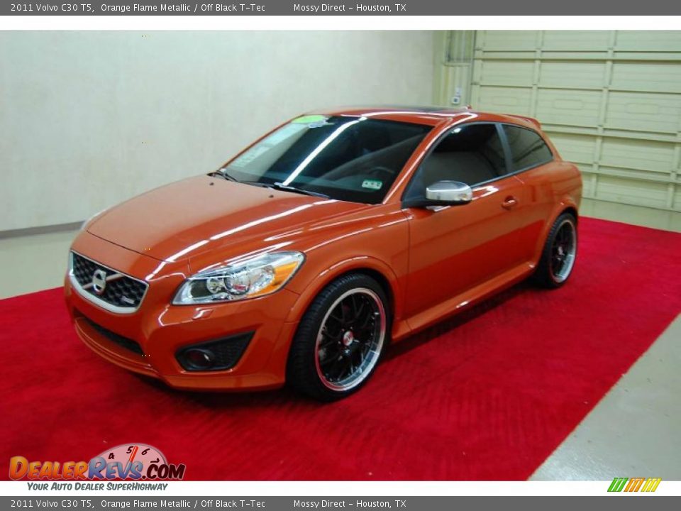 Front 3/4 View of 2011 Volvo C30 T5 Photo #3