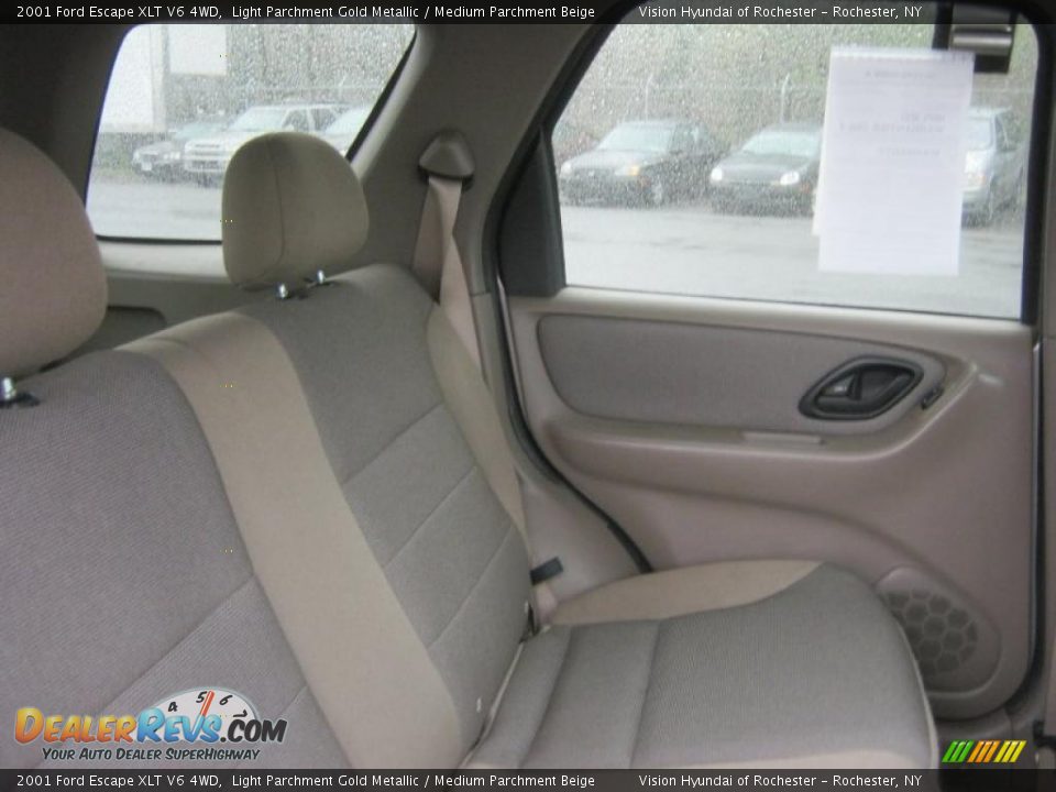 2001 Ford Escape XLT V6 4WD Light Parchment Gold Metallic / Medium Parchment Beige Photo #8