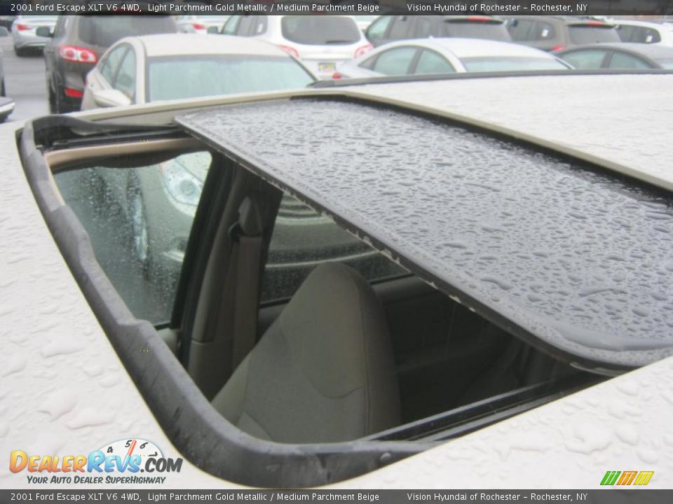 2001 Ford Escape XLT V6 4WD Light Parchment Gold Metallic / Medium Parchment Beige Photo #9