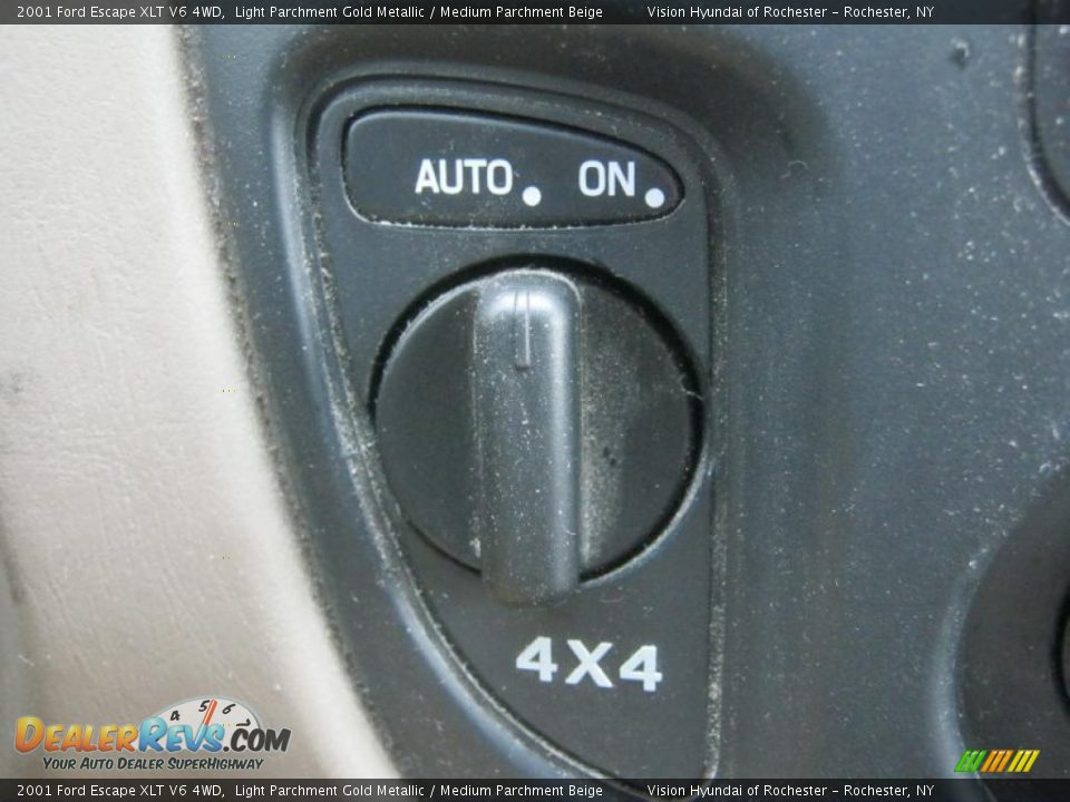 2001 Ford Escape XLT V6 4WD Light Parchment Gold Metallic / Medium Parchment Beige Photo #10