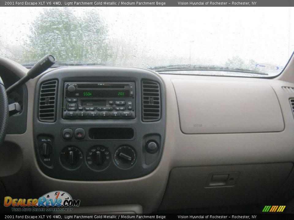 2001 Ford Escape XLT V6 4WD Light Parchment Gold Metallic / Medium Parchment Beige Photo #20