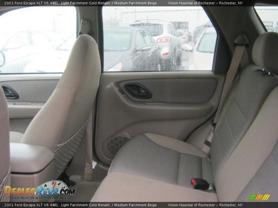 2001 Ford Escape XLT V6 4WD Light Parchment Gold Metallic / Medium Parchment Beige Photo #21
