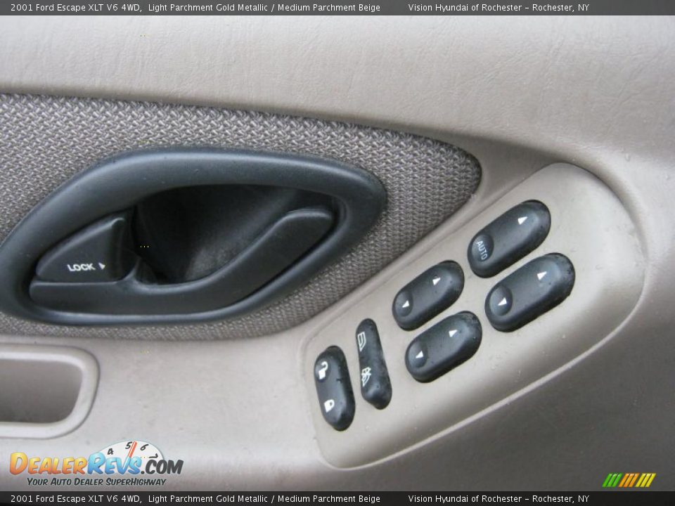 2001 Ford Escape XLT V6 4WD Light Parchment Gold Metallic / Medium Parchment Beige Photo #23