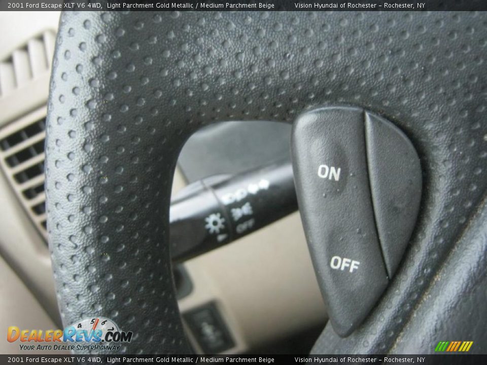 2001 Ford Escape XLT V6 4WD Light Parchment Gold Metallic / Medium Parchment Beige Photo #25