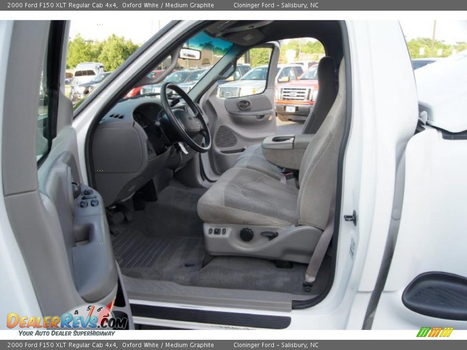 Medium Graphite Interior - 2000 Ford F150 XLT Regular Cab 4x4 Photo #8