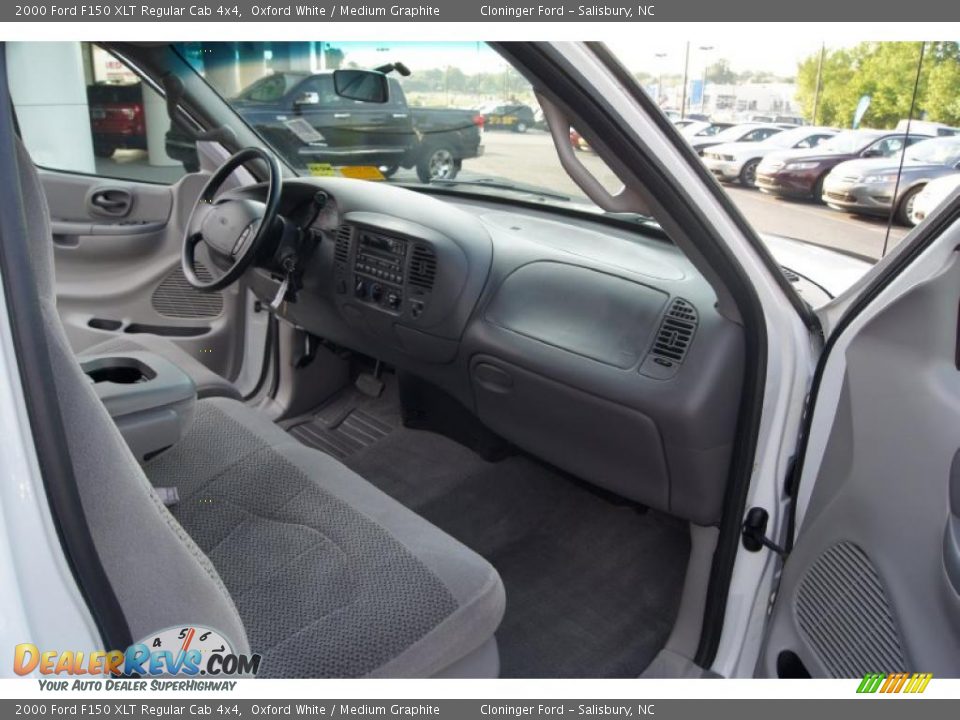 Medium Graphite Interior - 2000 Ford F150 XLT Regular Cab 4x4 Photo #11