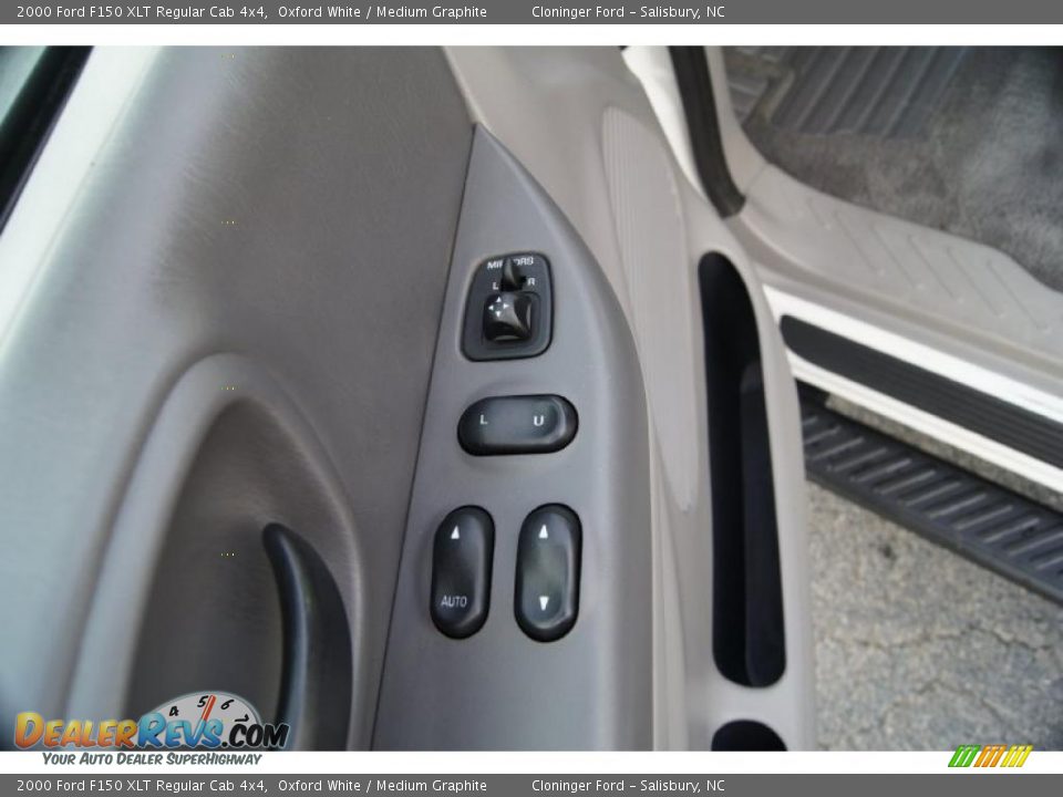 2000 Ford F150 XLT Regular Cab 4x4 Oxford White / Medium Graphite Photo #21