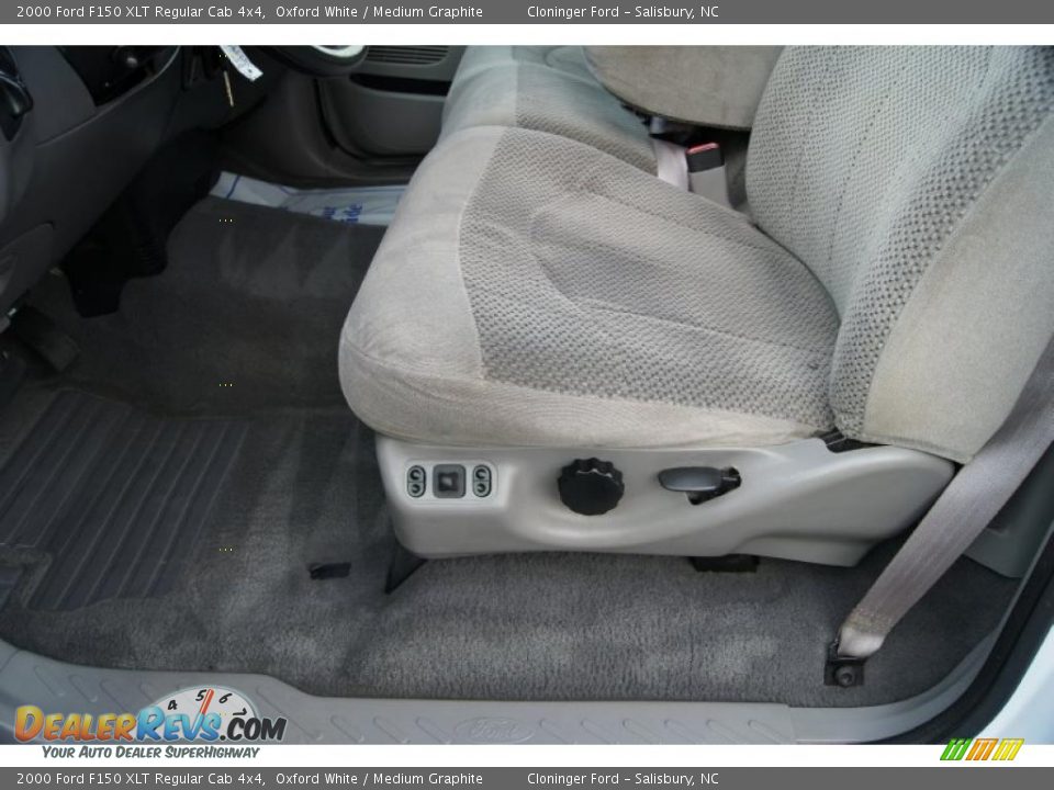 2000 Ford F150 XLT Regular Cab 4x4 Oxford White / Medium Graphite Photo #22