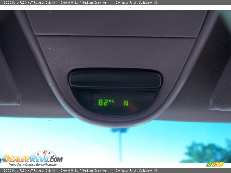 2000 Ford F150 XLT Regular Cab 4x4 Oxford White / Medium Graphite Photo #32