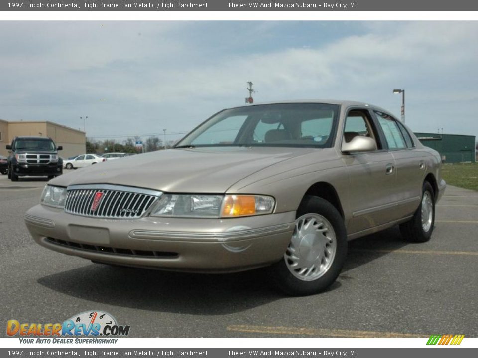 1997 Lincoln Continental Light Prairie Tan Metallic / Light Parchment Photo #3