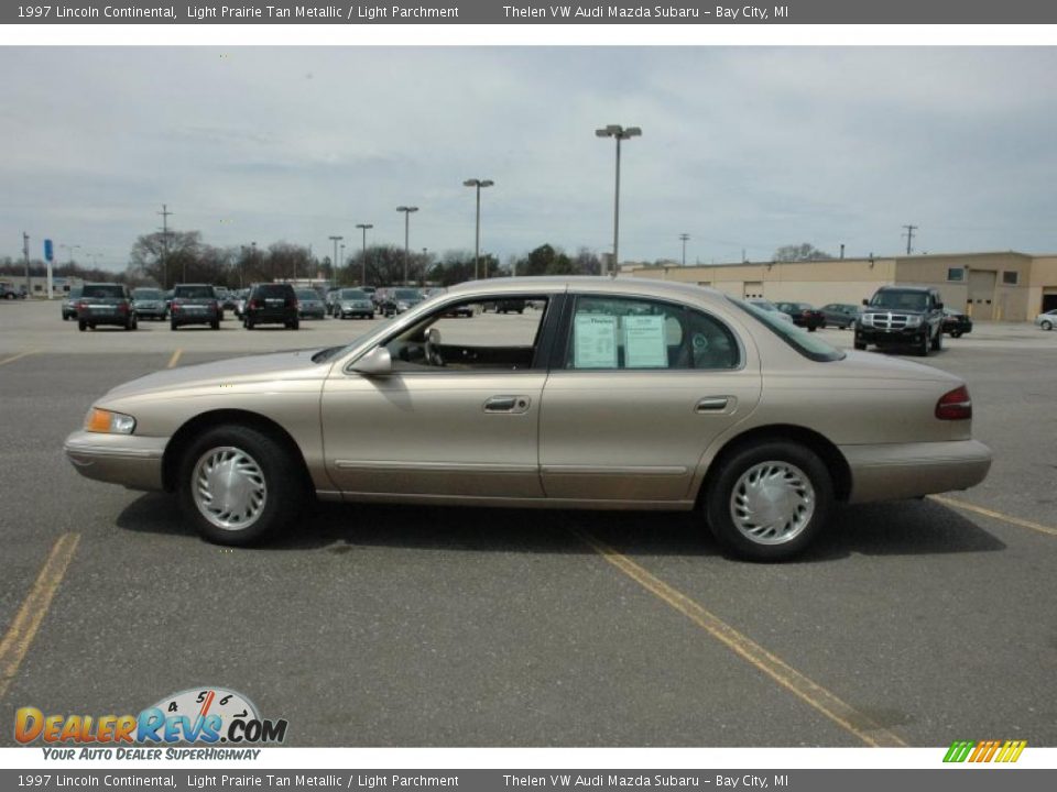 1997 Lincoln Continental Light Prairie Tan Metallic / Light Parchment Photo #13