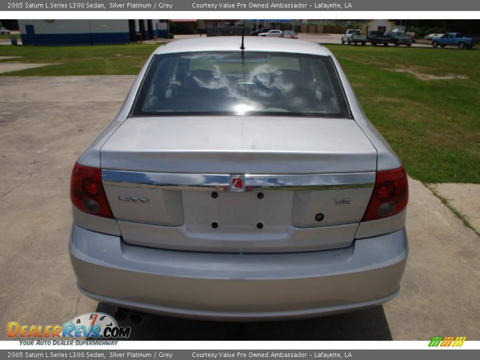 2005 Saturn L Series L300 Sedan Silver Platinum / Grey Photo #3
